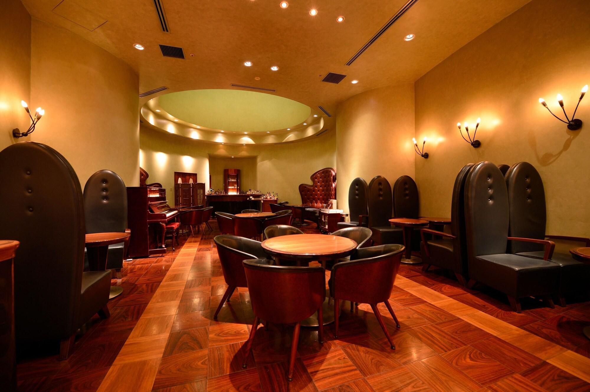Royton Sapporo Hotel Kültér fotó The interior of a typical restaurant
