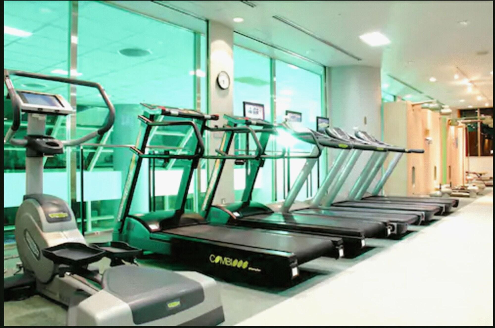 Royton Sapporo Hotel Kültér fotó A row of treadmills