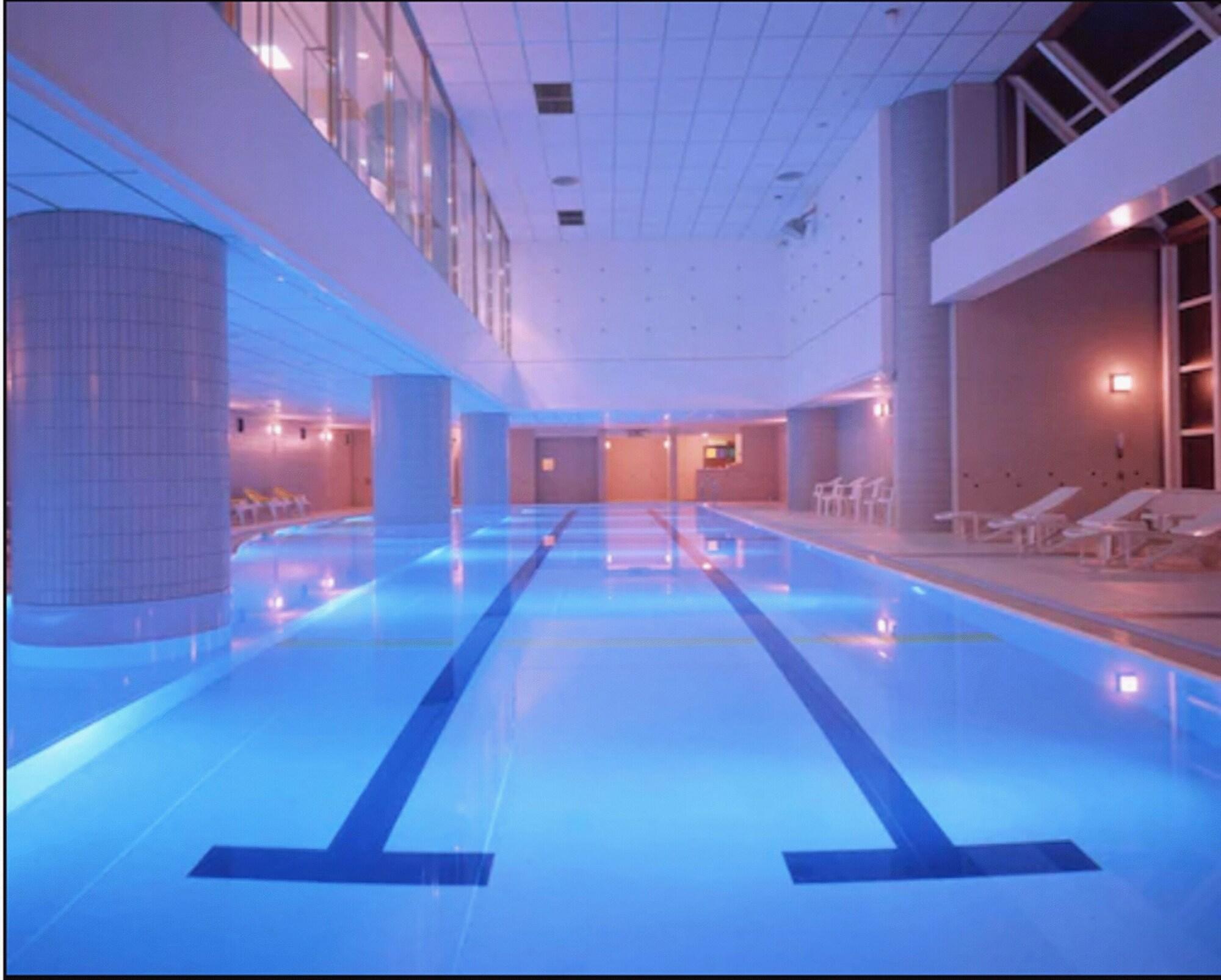 Royton Sapporo Hotel Kültér fotó The swimming pool at the hotel
