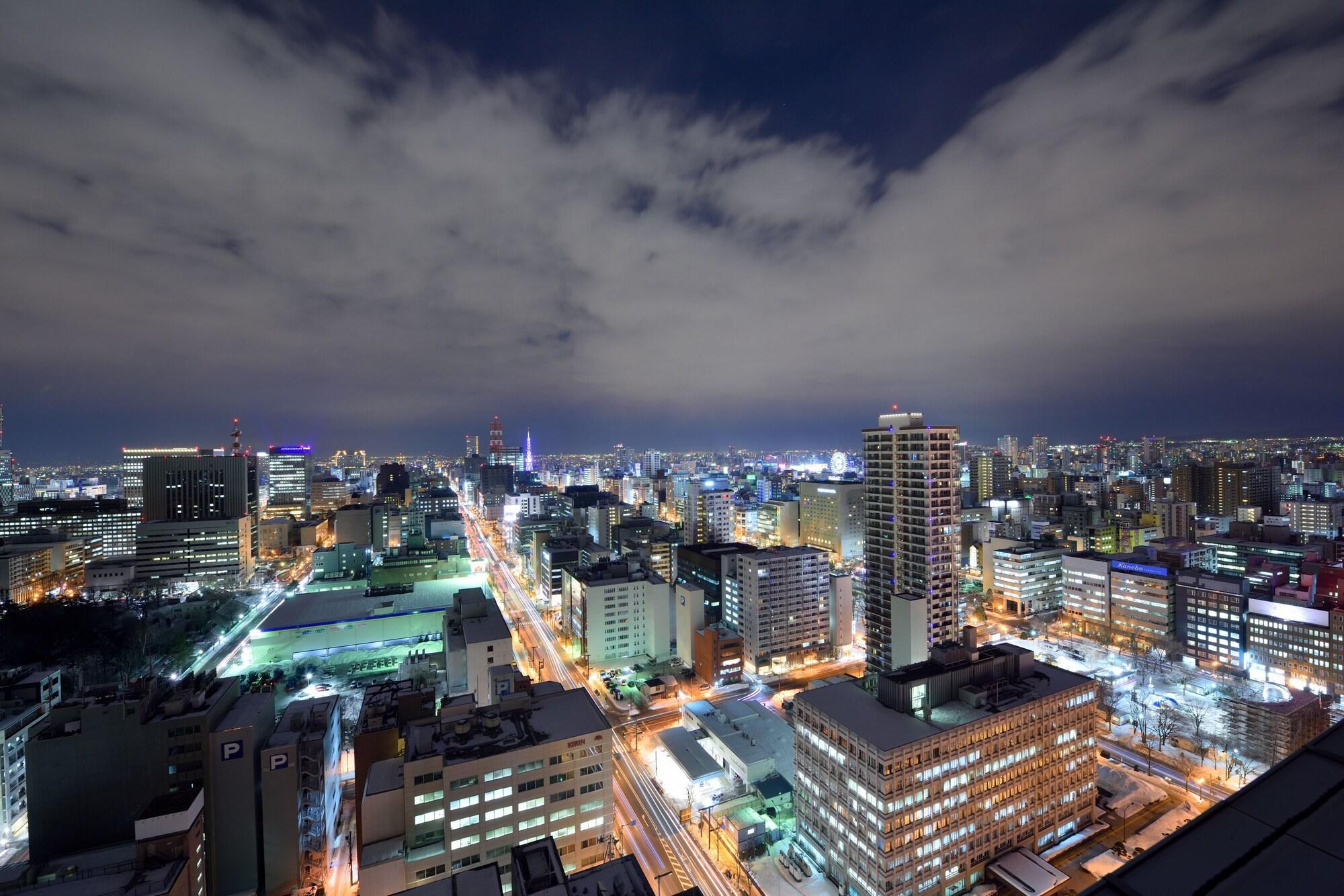 Royton Sapporo Hotel Kültér fotó View of the city at night