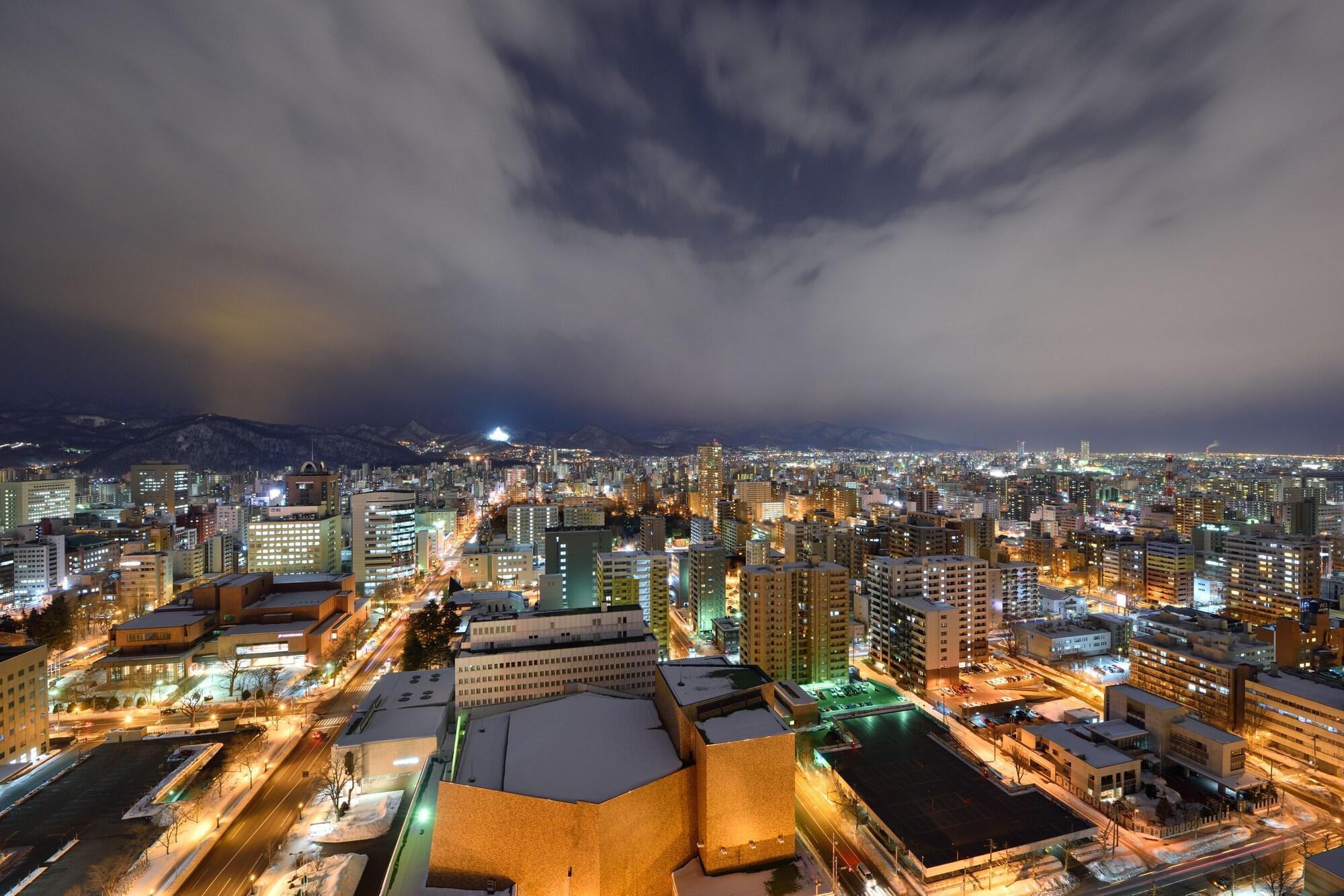 Royton Sapporo Hotel Kültér fotó Santiago skyline at night
